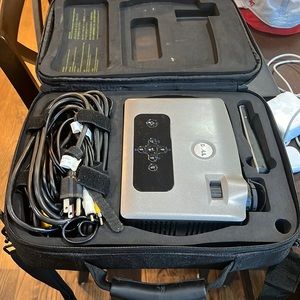 Dell 3400 MP projector - works well, dusty, bulb is nearing replacement (dim)